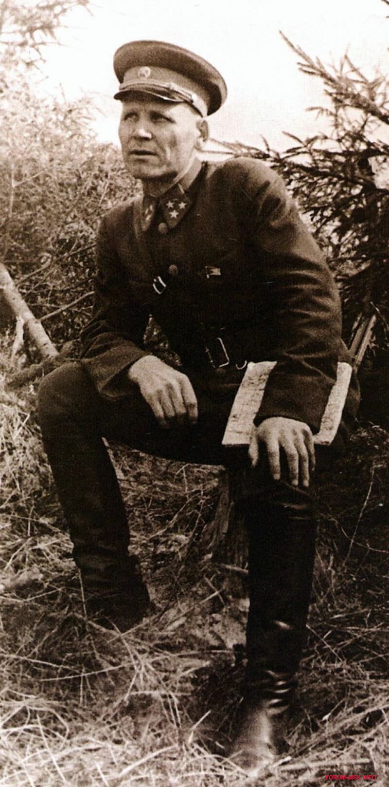 Конев командующий украинским фронтом. Генерал Конев 1941. Маршал Конев на фронте.