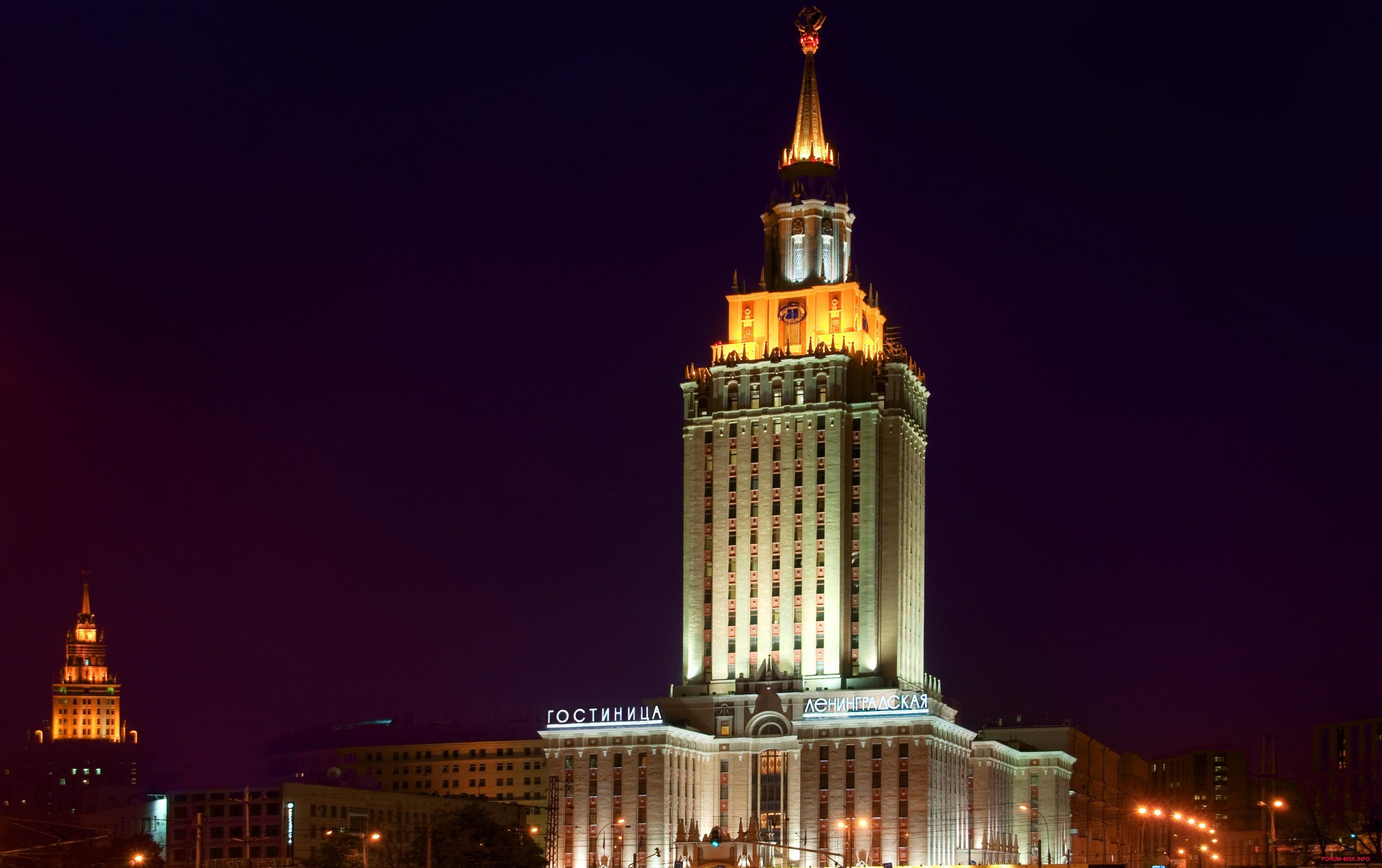 Гостиница ленинградская москва. Отель Хилтон Москва Ленинградская. Гостиница Хилтон Москоу Ленинградская. Высотка гостиница Ленинградская. Сталинские высотки Ленинградская.