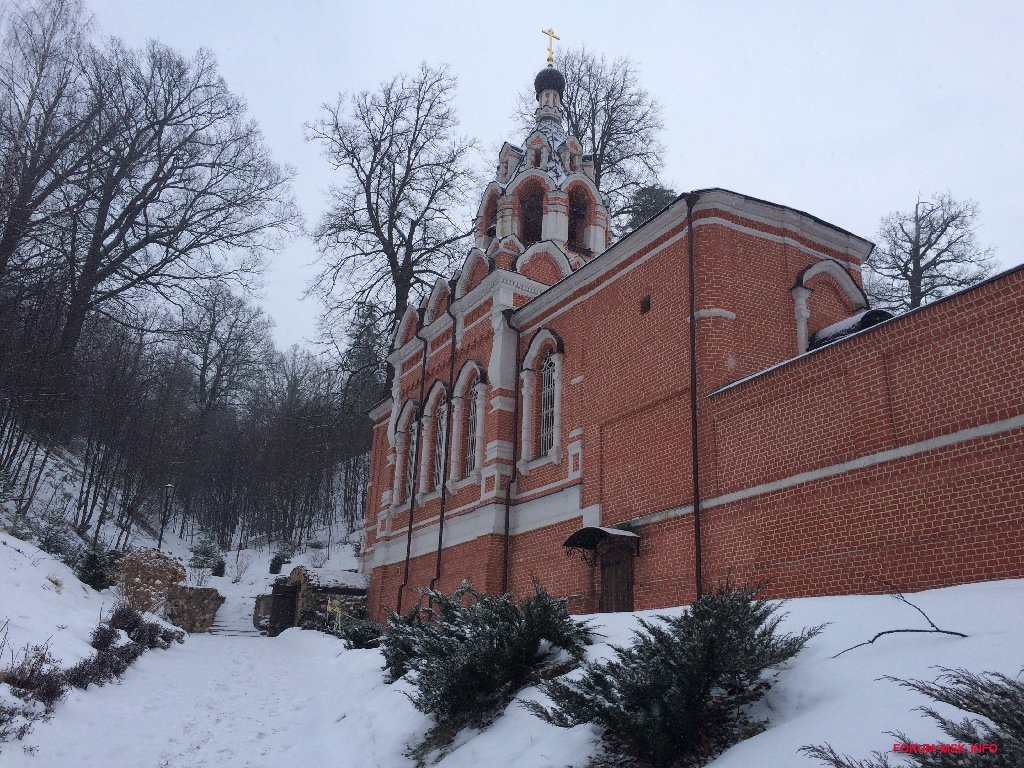 Звенигород храм саввы. Скит Саввы Сторожевского в Звенигороде. Храм в Звенигороде собор Саввы Сторожевского. Красные ворота Саввино-Сторожевский монастырь.