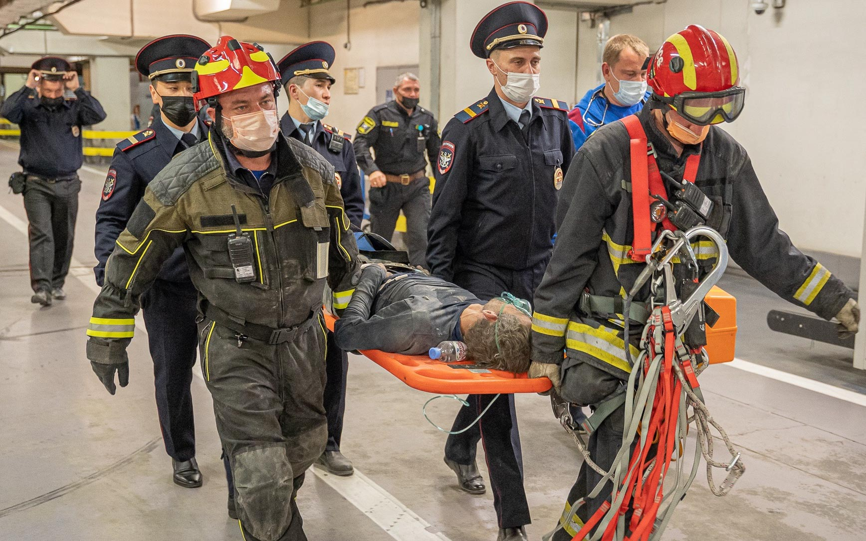 Rescue work is. Сэнди спасатель. Rescue worker. Монтджон рескью. Rescue worker.